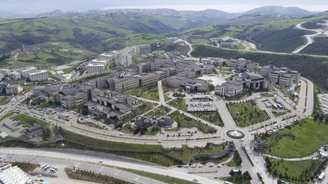 KOÜ İŞKUR Gençlik Programı 2025 kura sonuçları, kazanan öğrenci listesi, başvuru evrakları, program tarihleri ve teslim süreci açıklandı