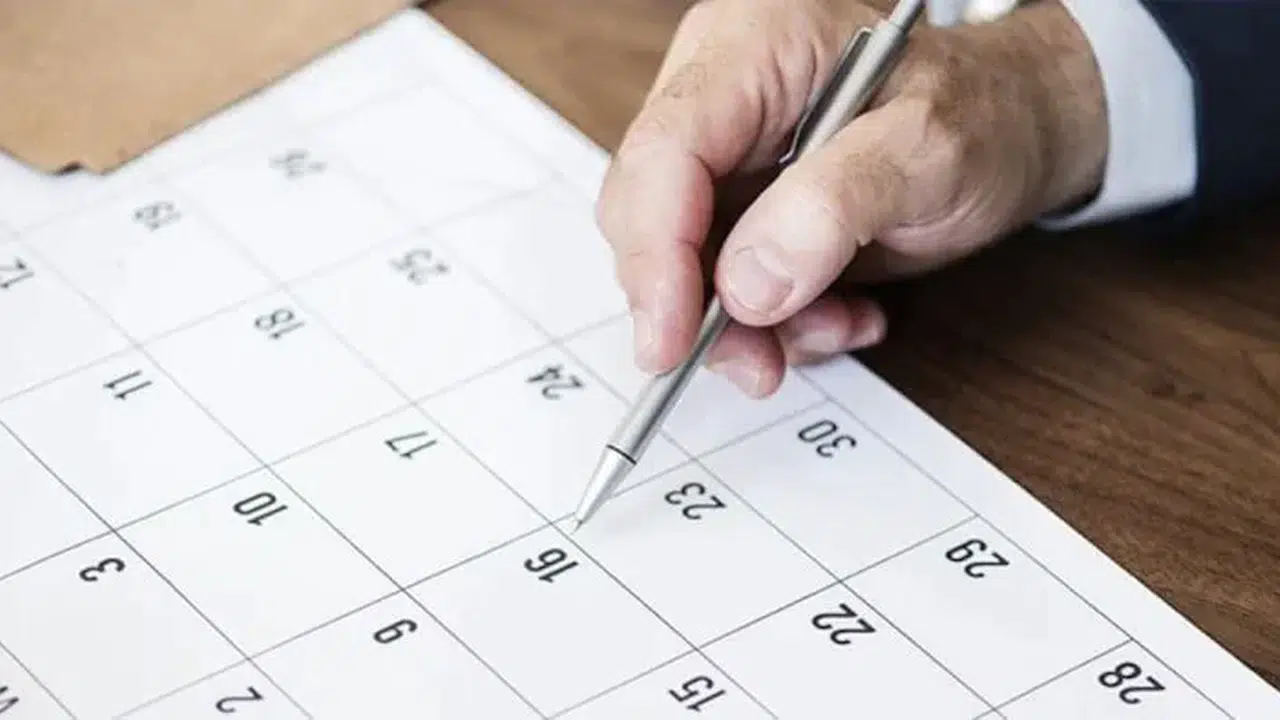 22 Nisan Yarım Gün Tam Gün mü Tatil mi? 2026 Resmi Tatil Listesi ve 23 Nisan Bayramı Detayları!