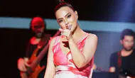 Ebru Gündeş “Organize İşler: Karun Hazinesi” Dizisinde Oynayacak Mı? Yılmaz Erdoğan Ne Dedi?