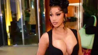 Dev Kollar, Transparan Detay! Cardi B Yine Sınır Tanımadı