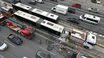 Avcılar-Bahçelievler Metrobüs Hattında Yangın Paniği! Yolcular Tahliye Edildi