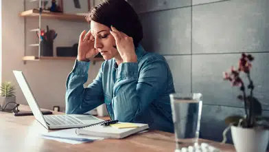 Telefon Yüzünden Başınız mı Ağrıyor? Yeni Nesil “Dijital Baş Ağrısı”na Dikkat!