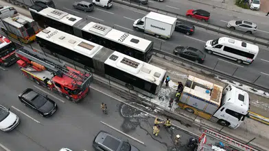 Avcılar-Bahçelievler Metrobüs Hattında Yangın Paniği! Yolcular Tahliye Edildi