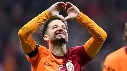 Mertens İstanbul'a ayak bastı! Havalimanında şampiyonluk mesajı verdi