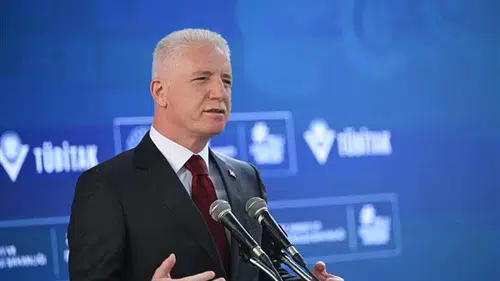 İstanbul Valisi Davut Gül Şişli Camii’nde! Dikkat Çeken Ziyaret