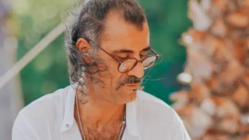 Sahne Arkasındaki İsimdi! Hüseyin Cebeci’nin Hayatı Merak Konusu Oldu