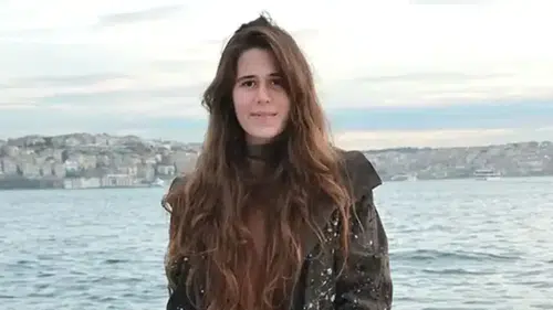 Lal Denizli’nin ailesi kim, babası hangi partiden, annesi ne iş yapıyor, evli mi?