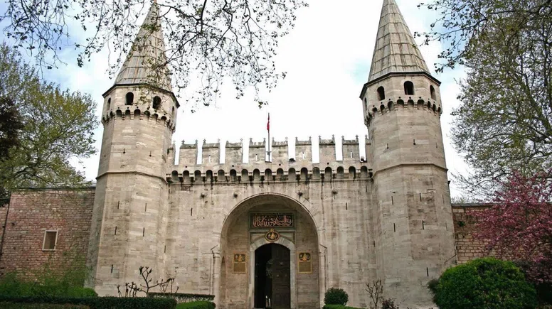 1 MayısTopkapı Sarayı Açık Mı, Çalışma Saatleri ve Giriş Ücretleri Neler, Çocuklar Ücretsiz Mi, Müze Kart Geçerli Mi?