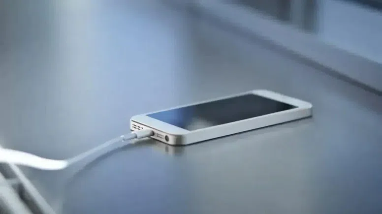 Şarjdayken Telefon Kullananlar Dikkat! Uzmanlardan Korkutan Uyarı