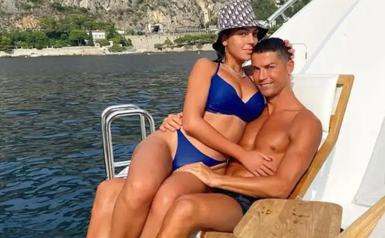 Ronaldo’nun nişanlısı Georgina Rodríguez’in derin dekoltesi yok artık dedirtti!