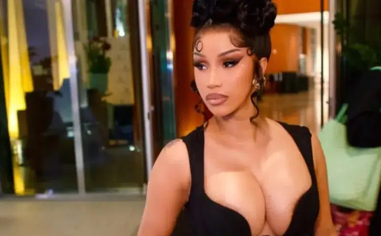 Dev Kollar, Transparan Detay! Cardi B Yine Sınır Tanımadı
