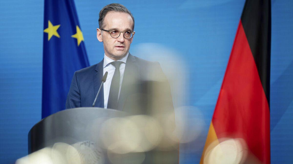 alman bakanın el sıkmama jesti⁣ ne anlama geliyor? Diplomasi dünyasında yeni bir dil mi?