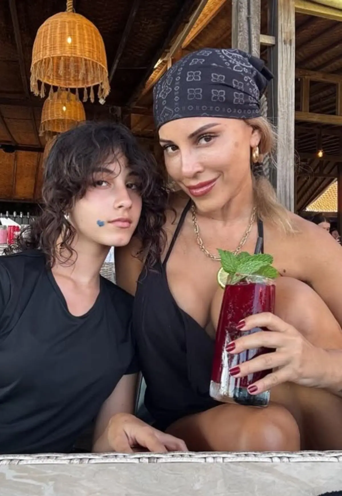Irmak Ünal ın kızı Kayla kocaman oldu! Görenler şaştı kaldı 4