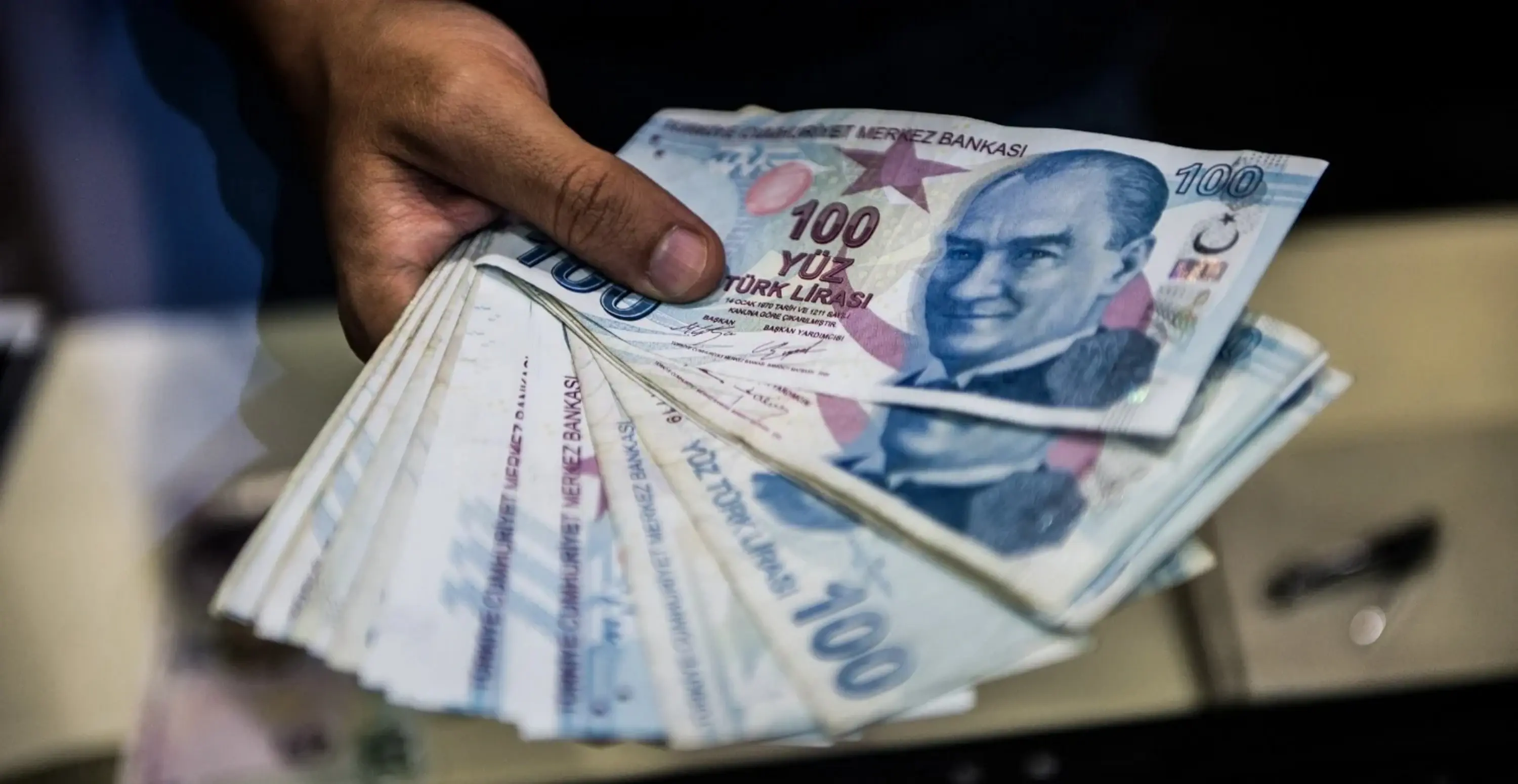 İkramiyelerin en geç 22 Mayıs Cuma gününe kadar tüm emeklilerin banka hesaplarına aktarılması bekleniyor. SGK, Bağ-Kur ve Emekli Sandığı kapsamındaki emeklilerin kesin ödeme günleri, T.C. kimlik numarasının son hanesine göre Sosyal Güvenlik Kurumu (SGK) tarafından ayrıca duyurulacak.