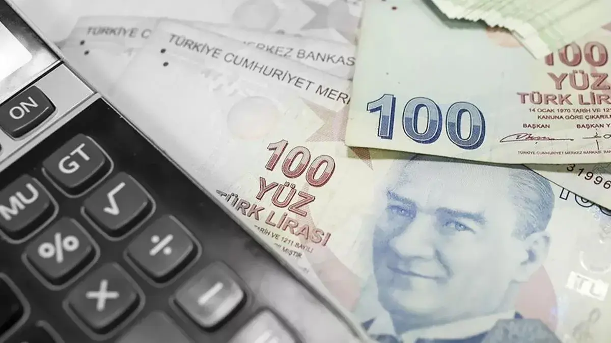 GETAD kimleri kapsıyor?Gelir Tamamlayıcı Aile Destek Sistemi (GETAD), geniş bir hedef kitleyi kapsayan yeni nesil bir sosyal yardım modeli olarak öne çıkıyor. Sistem özellikle düşük gelirli aileler, sosyal güvencesi bulunmayan bireyler, çok çocuklu haneler ve kişi başına düşen geliri asgari seviyenin altında kalan vatandaşlara yönelik olarak planlandı. Bu kapsamda en temel kriter, hanede kişi başına düşen gelirin belirlenen sınırın altında olması olacak. Böylece ihtiyaç sahibi ailelerin daha adil ve doğrudan bir şekilde desteklenmesi amaçlanıyor.