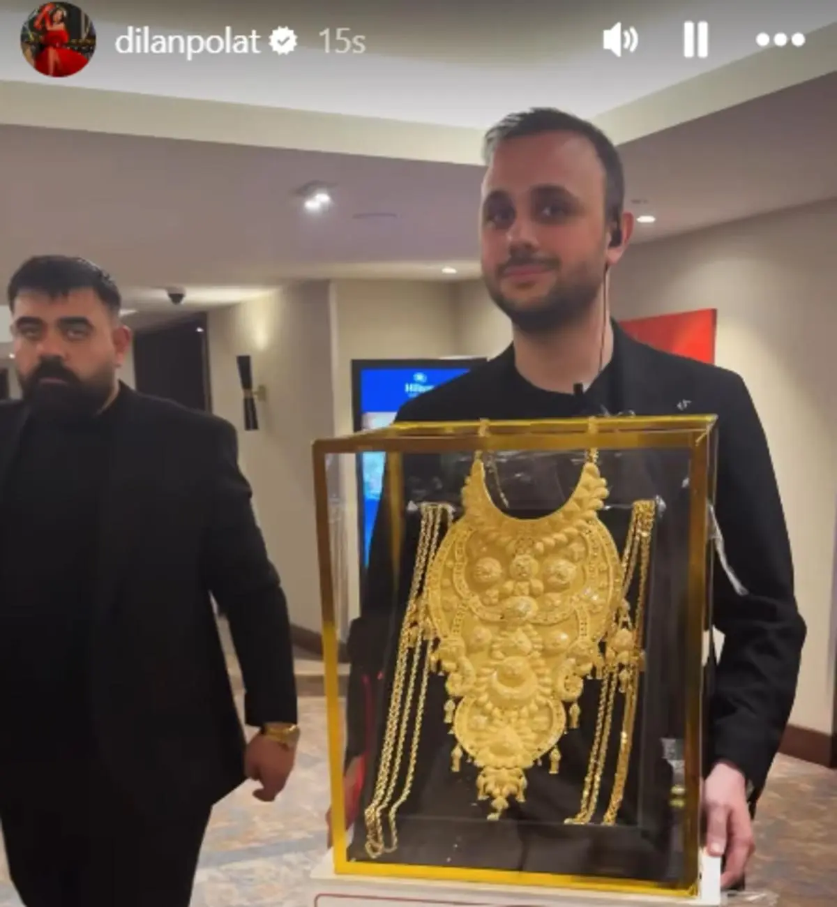 Kara Haydar ile nişanlandı! Çağla Öz e kilosu kadar altın takıldı 1