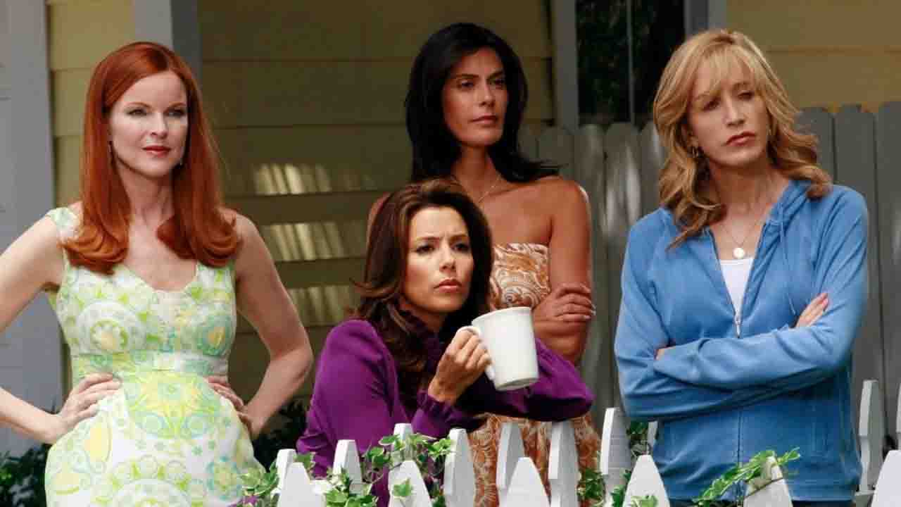 Desperate Housewives Yeniden Ekranlarda! 1960’larda Geçen Yeni Uyarlama Geliyor mu?