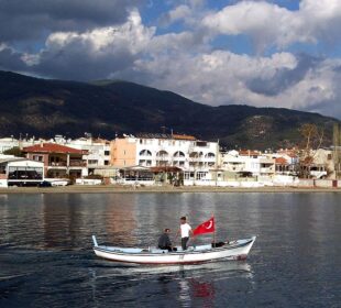 Edremit Belediye Başkanı İsmail Say, Adem Metan’a konuk oldu