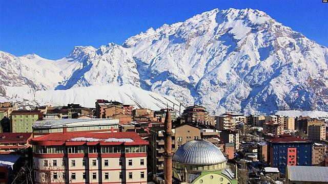 Hakkari’de Zap Suyu dondu