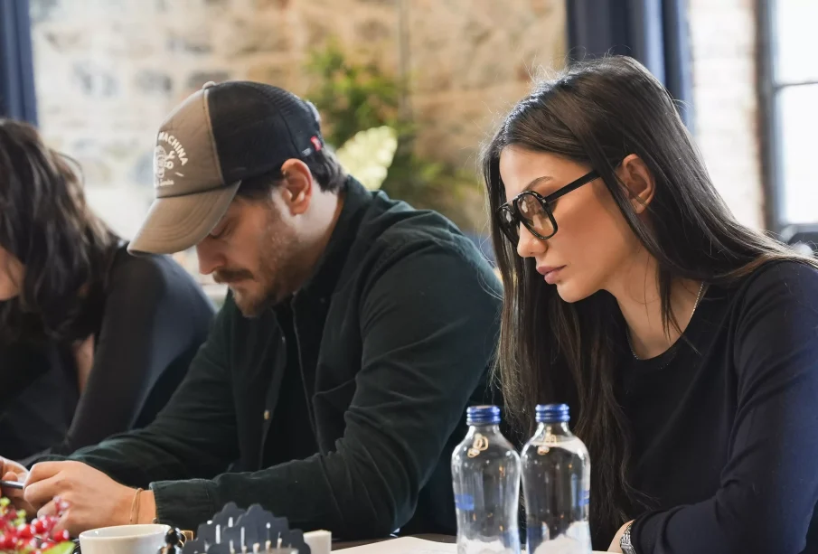 Çağatay Ulusoy ve Demet Özdemir’in Yeni Dizisi “Eşref Rüya”: Hazırlıklar Tamamlandı