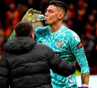 Eyüpspor'un eldiveni Berke Özer