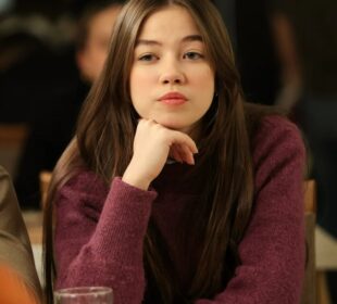 Alisa Sezen Sever Kimdir