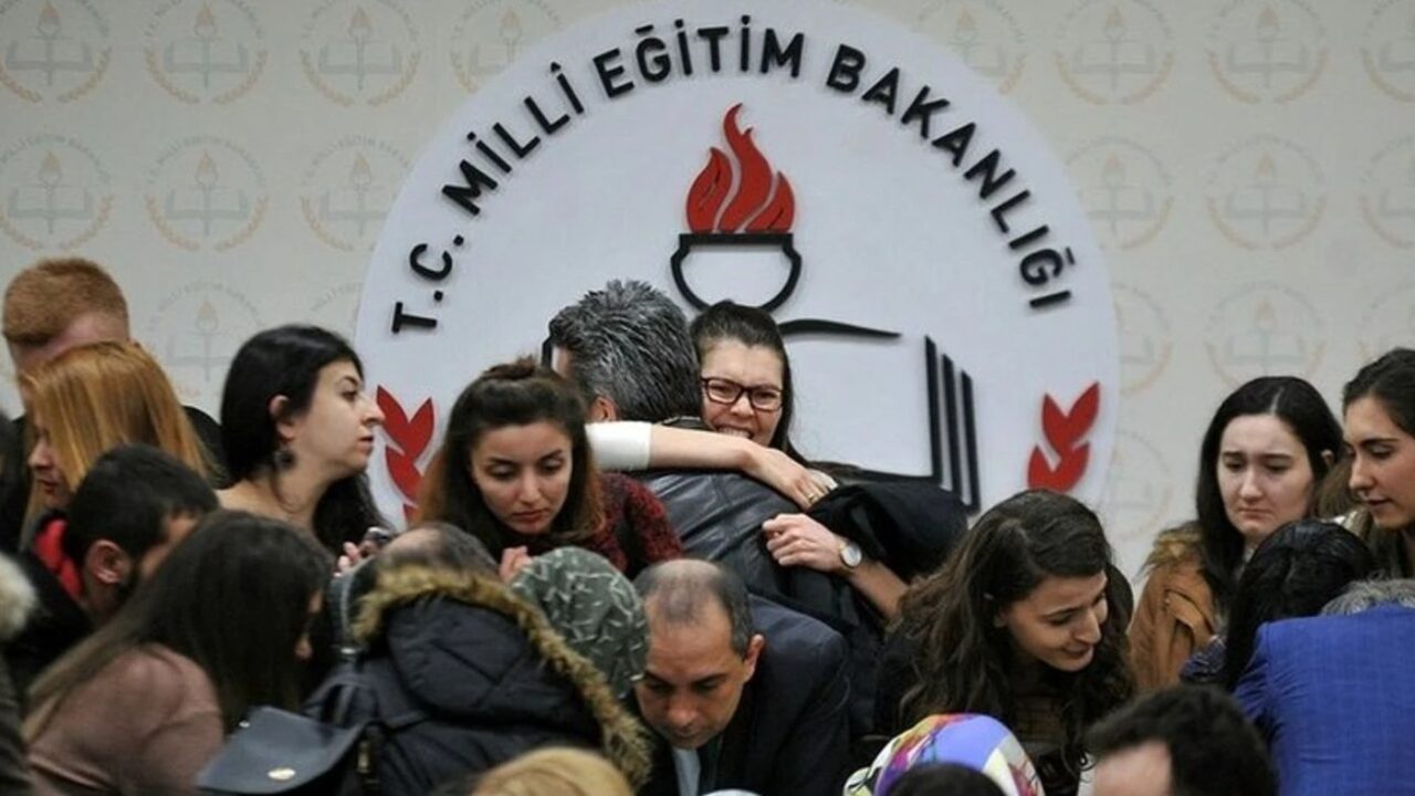 sozlesmeli-ogretmen-atamasinda-sozlu-sinava-girmeye-hak-kazananlar-aciklandi