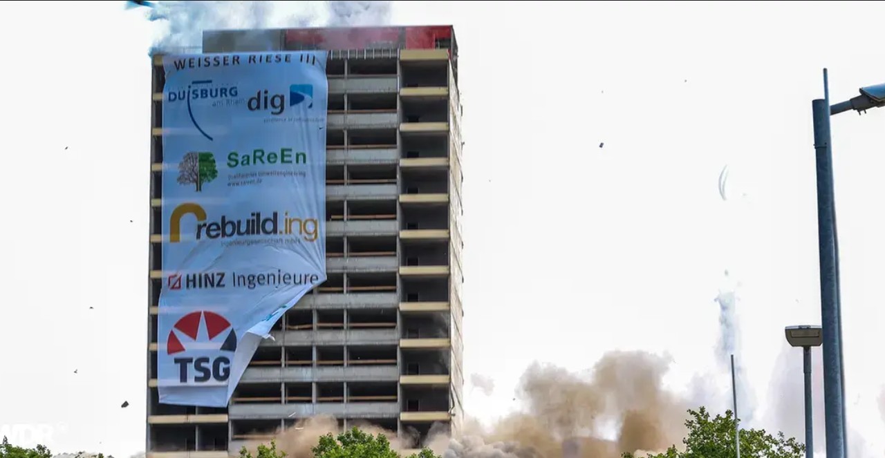 Duisburg’da Bir “Beyaz Dev” Daha Yıkıldı