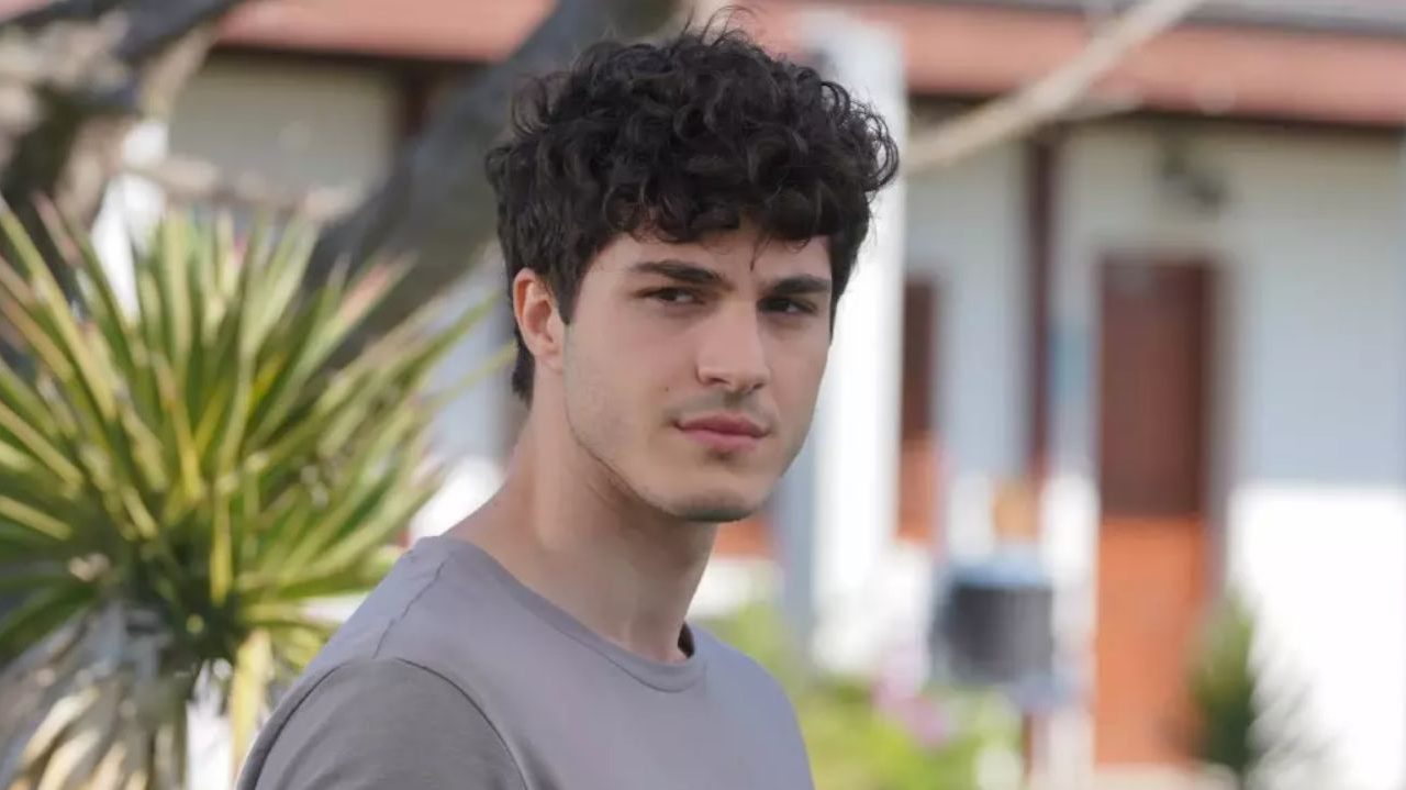 Enes Koçak Kimdir? İstanbul Doğumlu Modellikten Oyunculuğa Yükselen Kariyer Detayı Kimdir?