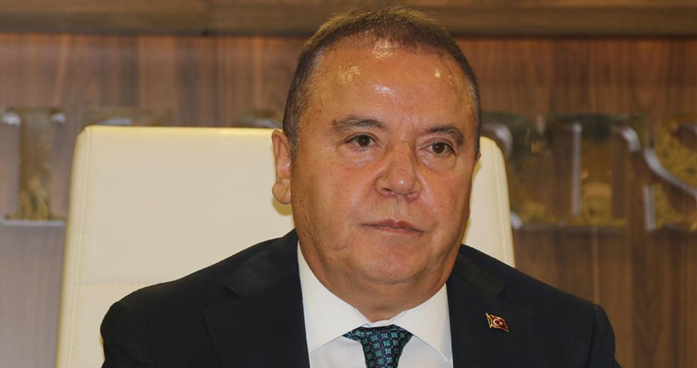 Muhittin Böcek evli mi, eşi kim, hangi partiden, kaç yaşında ve nereli, siyasi kariyeri nasıl başladı, Kimdir?