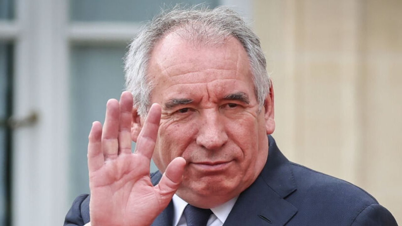 François Bayrou, Mecliste Düzenlenen Güven Oylamasında Yeterli Desteği Bulamadı, Şimdi Ne Olacak?