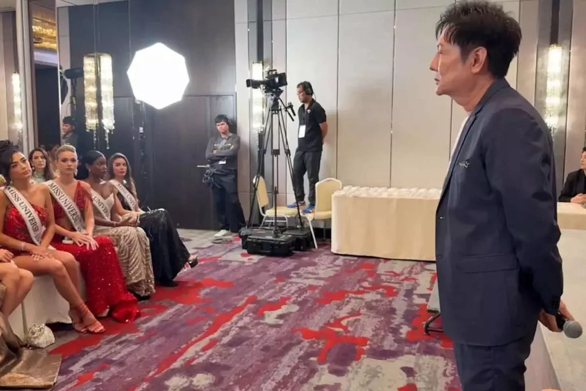 Miss Universe yarışmasında Taylandlı bir yetkilinin Meksika Güzeli Fatima Bosch’a