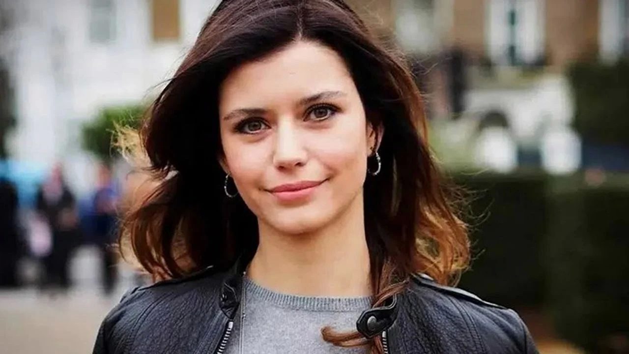 Ünlü oyuncu Beren Saat’in hayatına dair merak edilen tüm detaylar