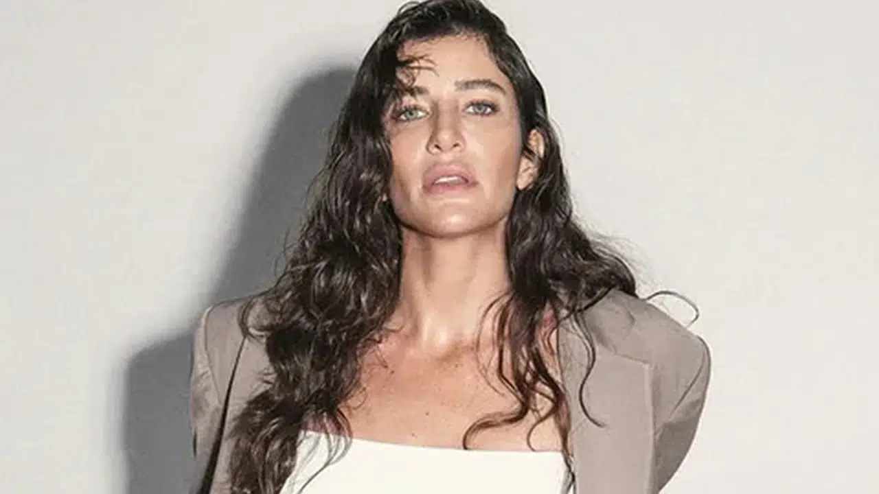 Oyuncu Berrak Tüzünataç’ın ‘kutsal ve estetik’ yorumu, sosyal medyada geniş