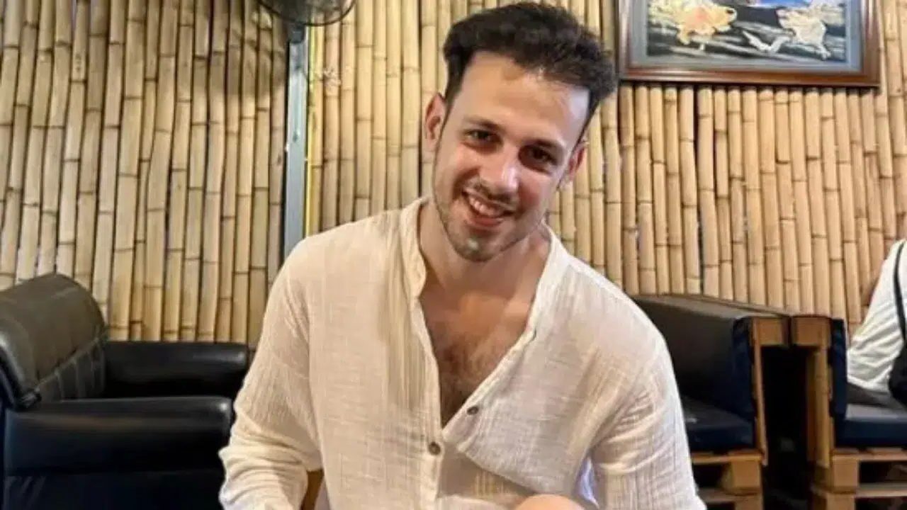 Bez Bebek dizisinde canlandırdığı Emre karakteriyle hafızalara kazınan *Ege Tanman*