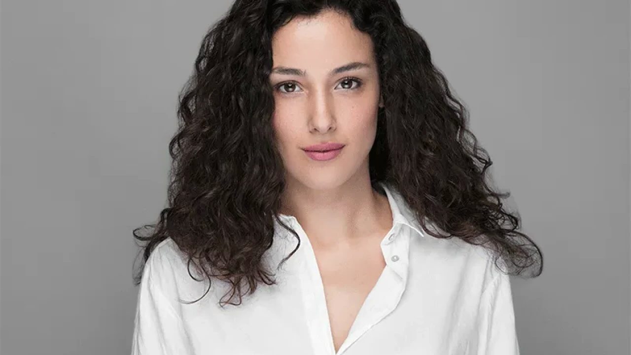 Magazin dünyasının parlayan yıldızı Cansu Tosun’un hayatı ve kariyeri mercek