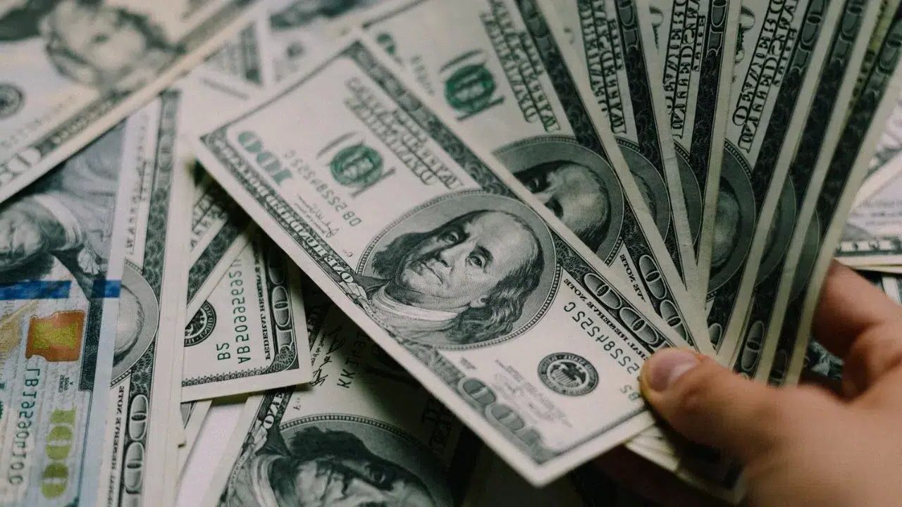 Avrupa Merkez Bankası’nın (ECB) dolar likiditesi konusundaki uyarıları ve Euro