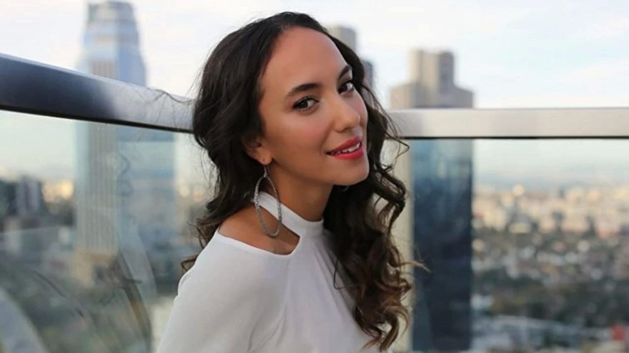 Ekranların sevilen yüzlerinden Duygu Sarışın kimdir, kaç yaşında, nereli ve