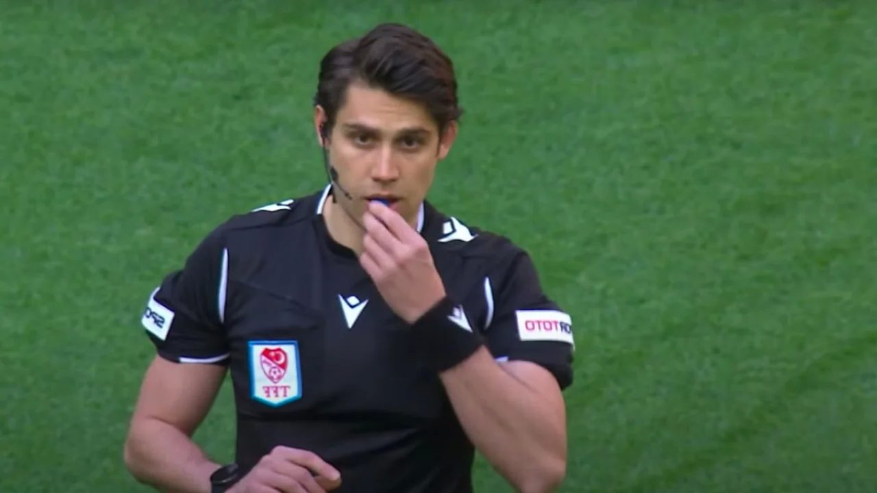 Futbolseverlerin merak ettiği hakem Mehmet Türkmen kimdir? Kaç yaşında, nereli