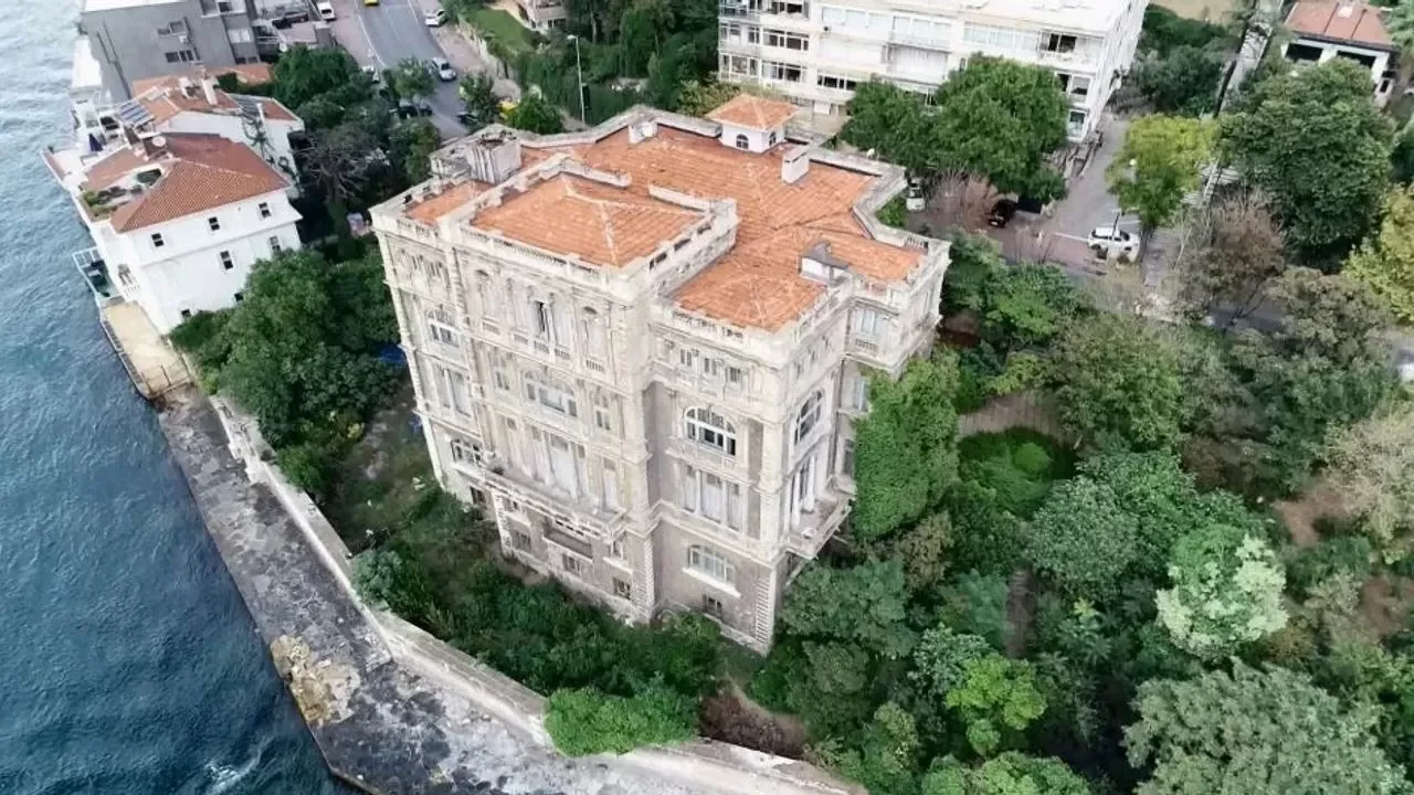 Boğaz’ın en değerli yapılarından Zeki Paşa Yalısı satışta! Tahmini milyarlarla