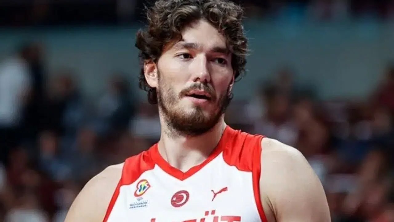 Türk basketbolunun parlayan yıldızı Cedi Osman, kariyerine Anadolu Efes’te başlayıp