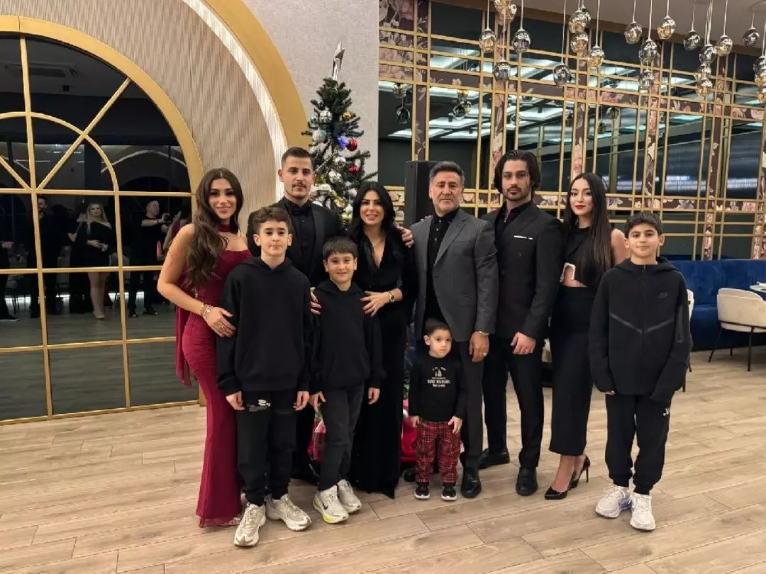 Türk müziğinin sevilen isimlerinden İzzet Yıldızhan, bu kez sahne performansıyla