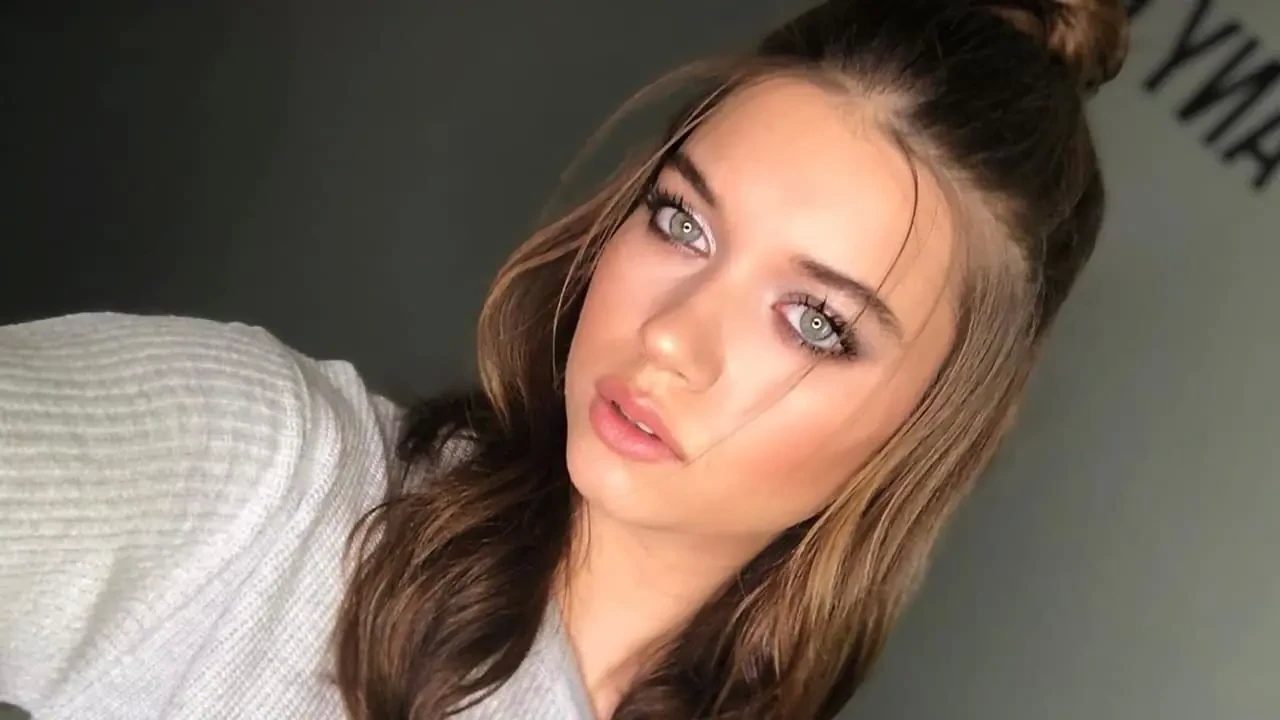 Türk televizyonlarının parlayan yıldızlarından, son dönemin en çok konuşulan isimlerinden