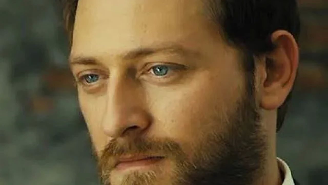 Alican Yücesoy Kimdir? Ünlü Oyuncunun Hayat Yolculuğu Mercek Altında! Türk