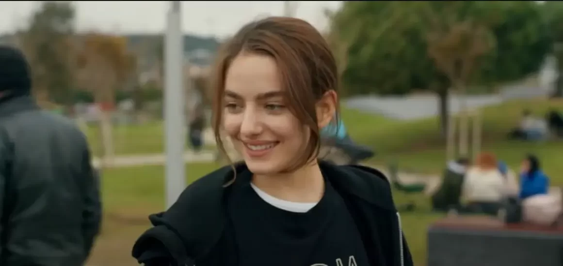 Ava Yaman Kimdir? “Gerçek Sevgi”yle Gönülleri Fetheden Genç Oyuncunun Bilinmeyen