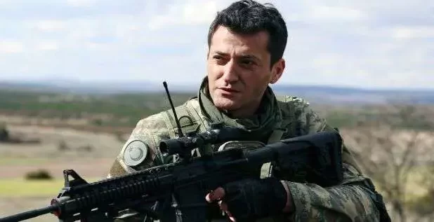 Burç Kümbetlioğlu kimdir, kaç yaşında, nereli, boyu kaç cm, oynadığı