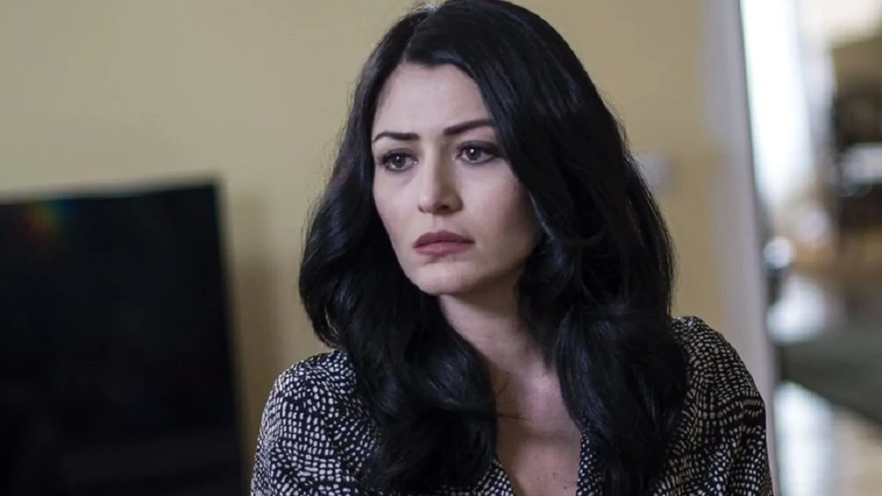 Deniz Çakır, ‘Çarpıntı’ Dizisiyle Geri Döndü: Hayatı ve Kariyeri Mercek