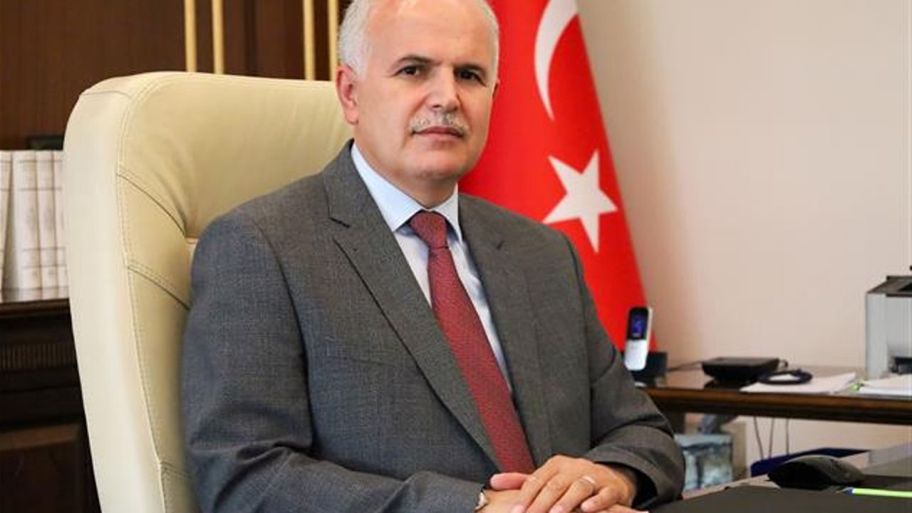 Türkiye’de din hizmetleri alanında uzun yıllara dayanan tecrübesiyle tanınan Dr.