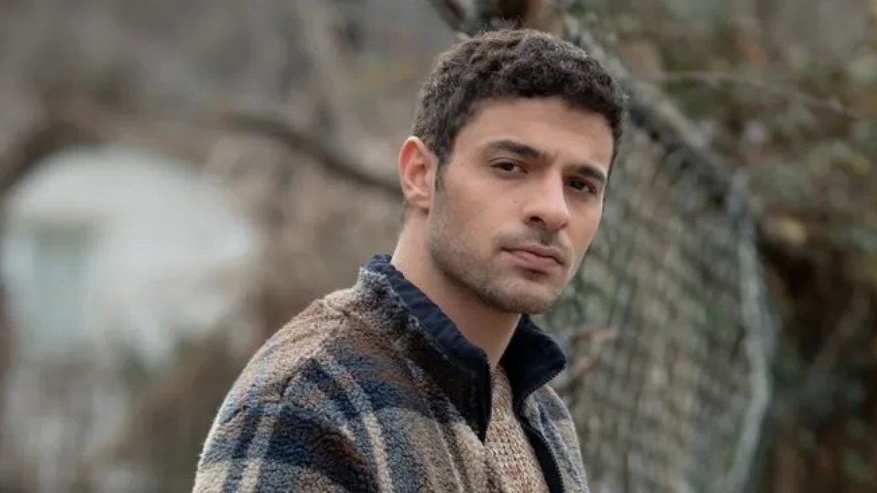 Halit Özgür Sarı’nın Yükselişi: Genç Oyuncunun Merak Edilen Hayatı Ekranların