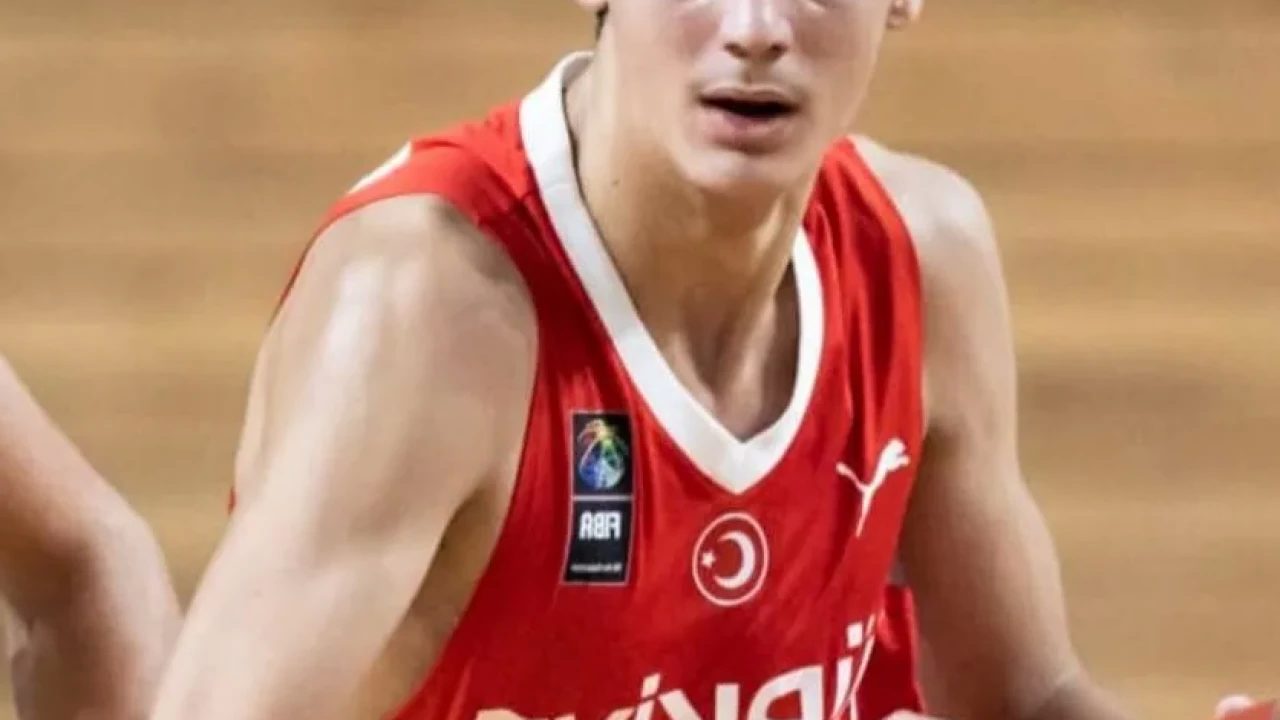 Genç Yetenek Ömer Kutluay: Basketbol Sahnesinin Yeni Yıldızı İbrahim Kutluay’ın